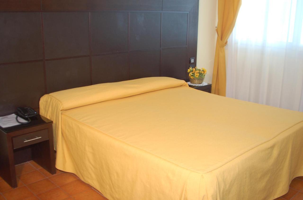 Albergo Capo Est Gabicce Mare Buitenkant foto
