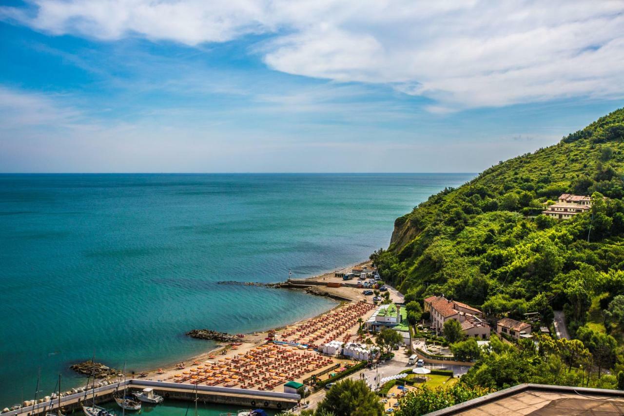 Albergo Capo Est Gabicce Mare Buitenkant foto