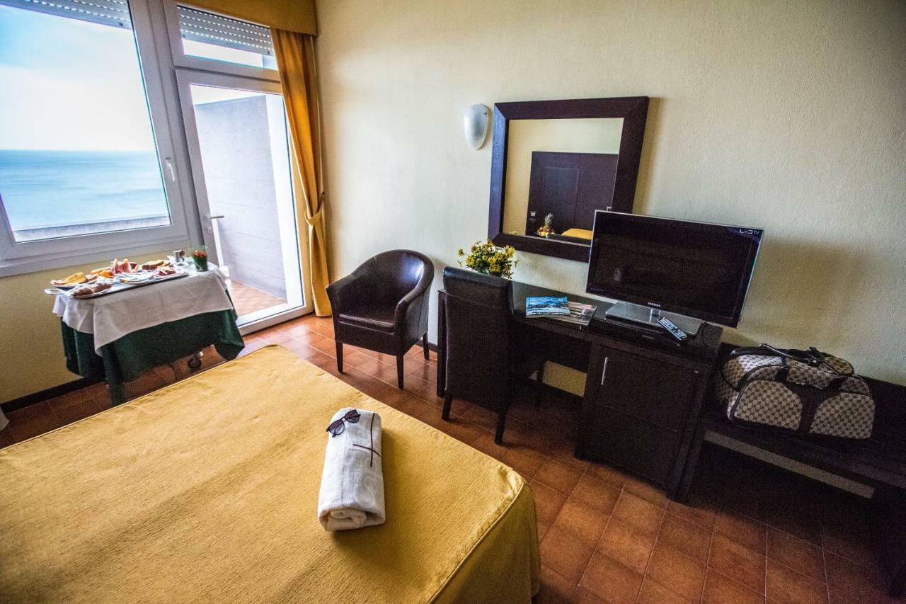 Albergo Capo Est Gabicce Mare Buitenkant foto