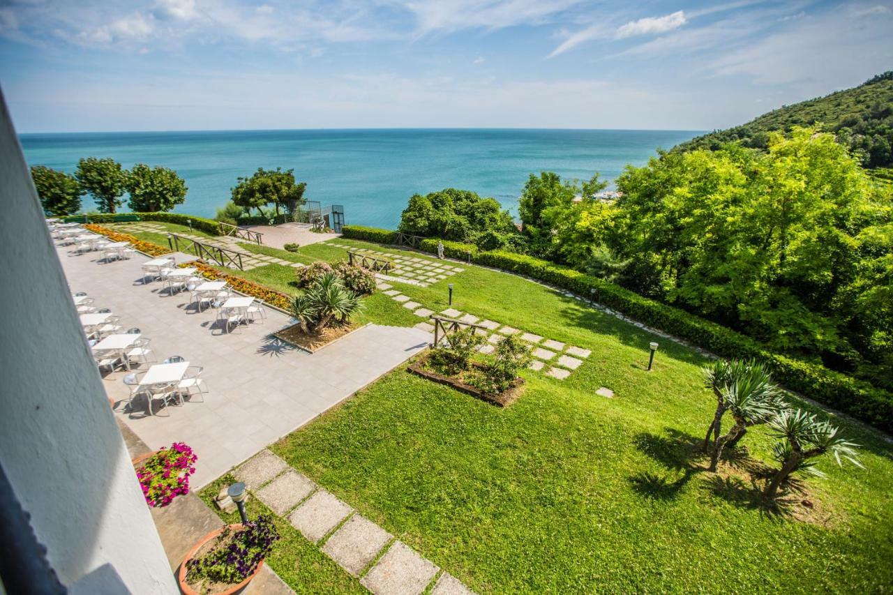Albergo Capo Est Gabicce Mare Buitenkant foto