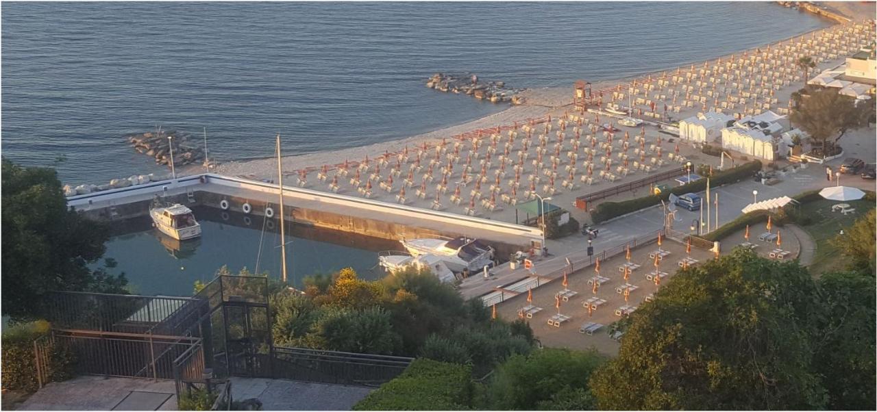 Albergo Capo Est Gabicce Mare Buitenkant foto
