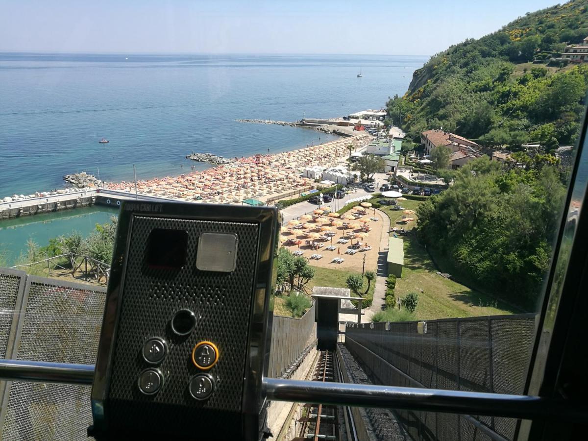 Albergo Capo Est Gabicce Mare Buitenkant foto